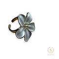 Ring — Bloem, parelmoerwit